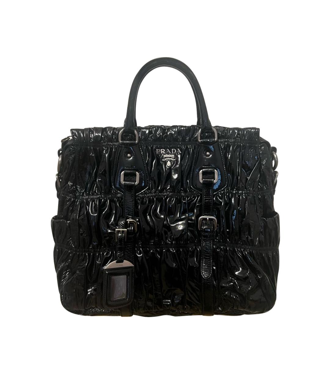 PRADA Черная сумка тоут из лакированной кожи, фото 1