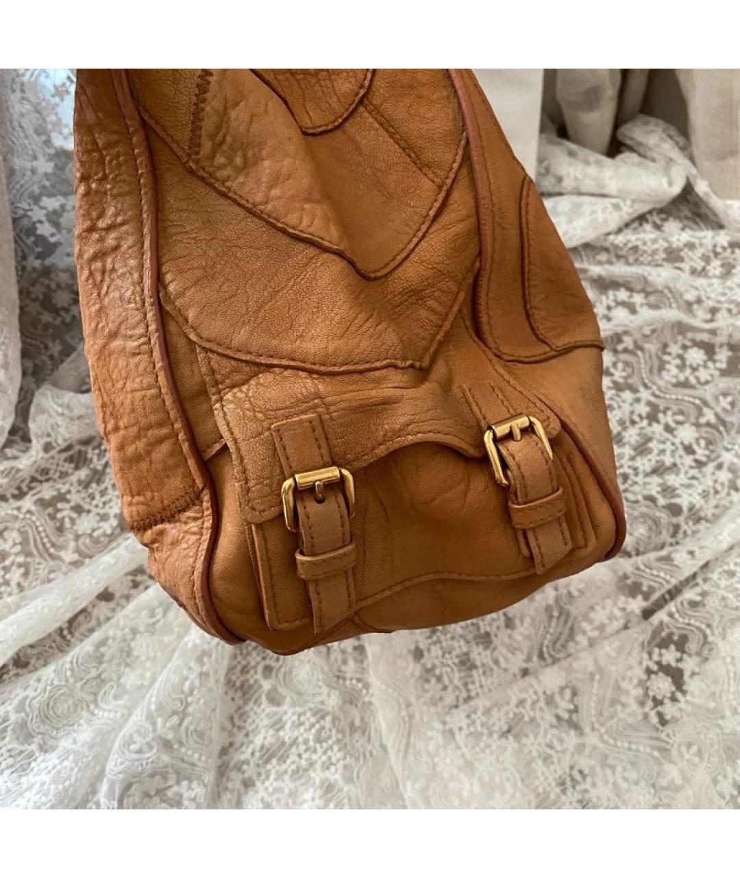 MIU MIU Коричневая кожаная сумка с короткими ручками, фото 2