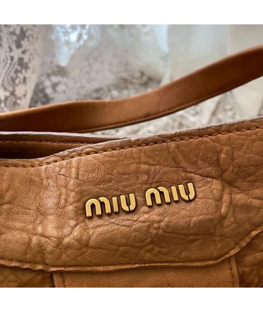 MIU MIU Коричневая кожаная сумка с короткими ручками, фото 3