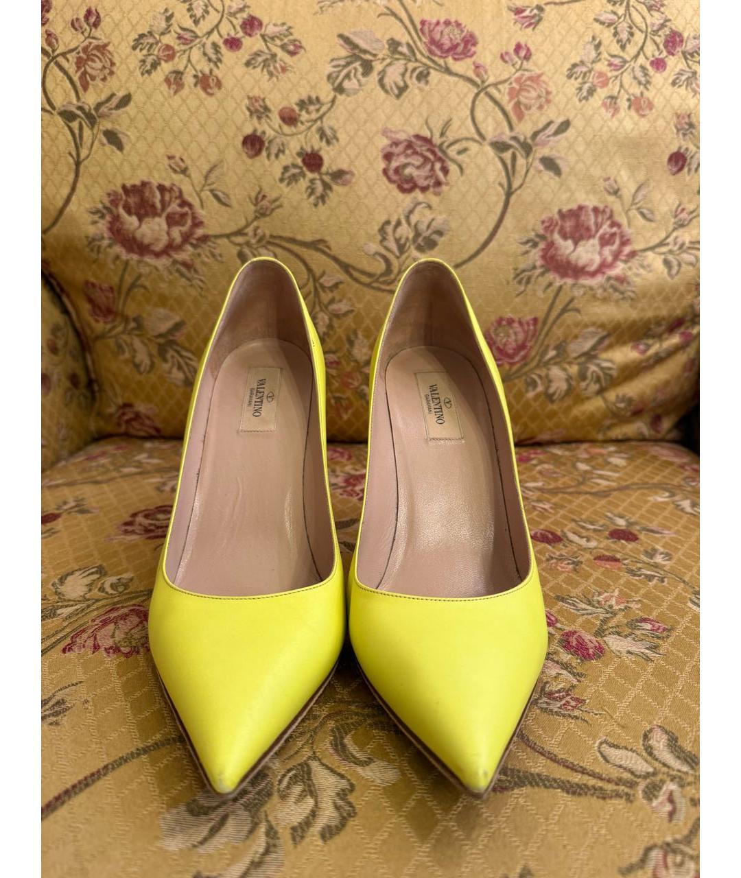VALENTINO Желтые кожаные туфли, фото 2