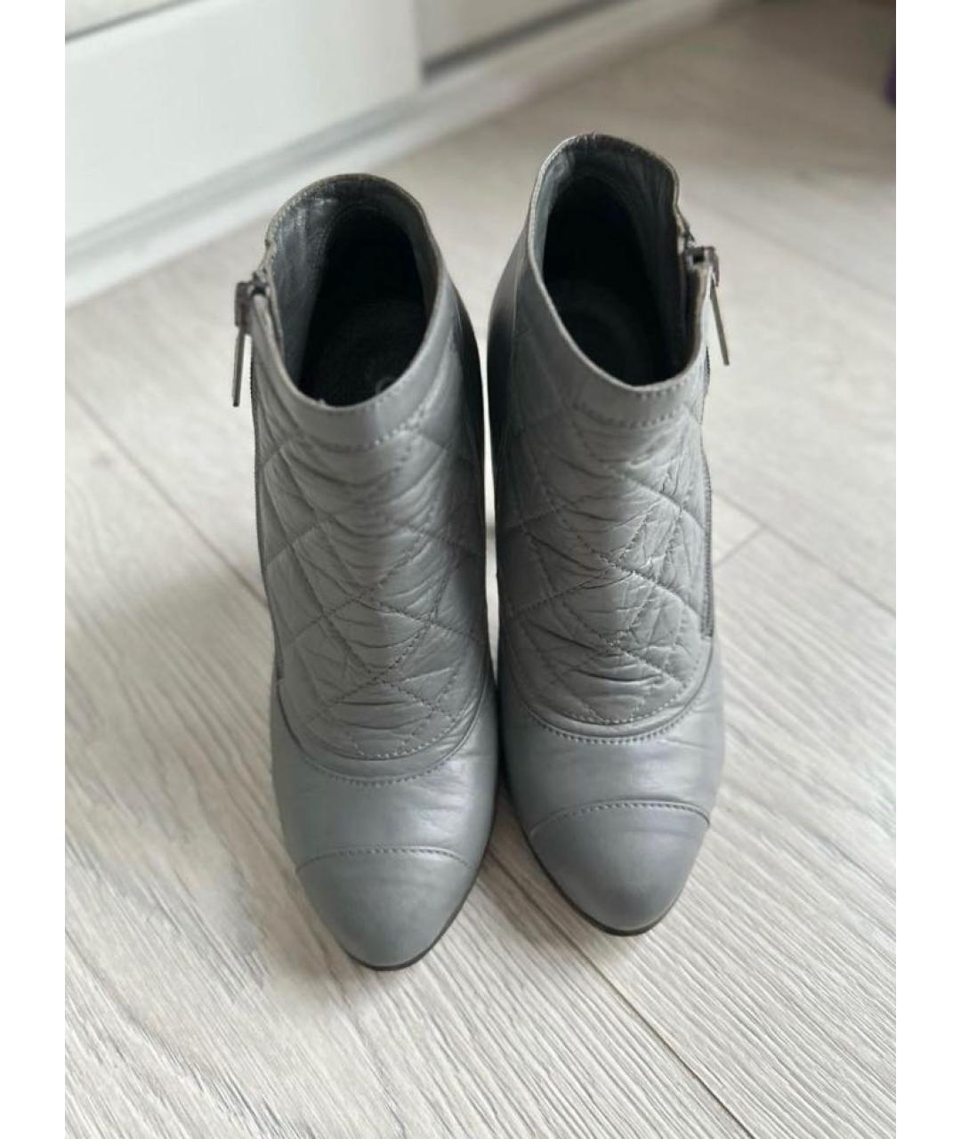 CHANEL Серые кожаные ботильоны, фото 2