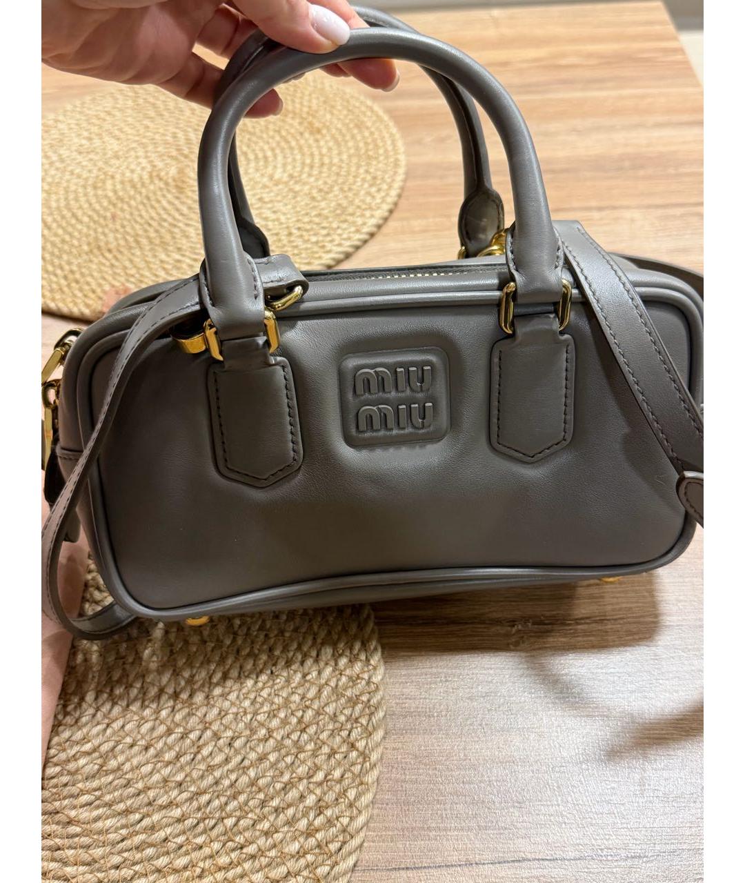 MIU MIU Серая кожаная сумка через плечо, фото 3