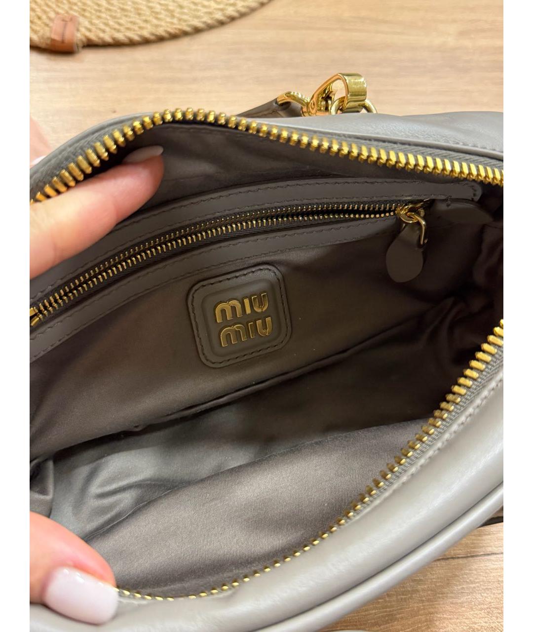 MIU MIU Серая кожаная сумка через плечо, фото 4