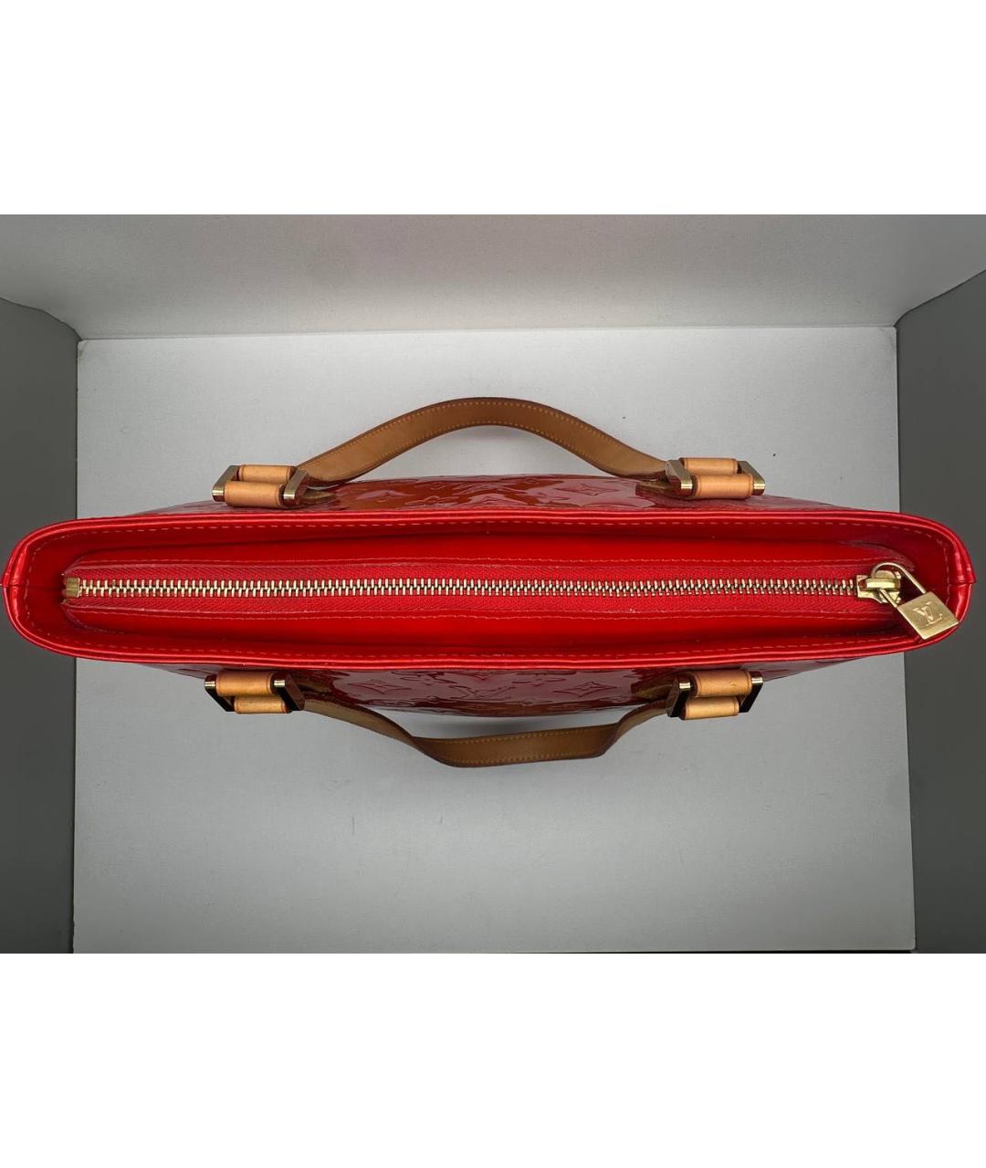 LOUIS VUITTON Красная сумка с короткими ручками из лакированной кожи, фото 2