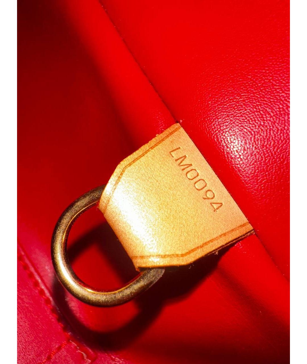 LOUIS VUITTON Красная сумка с короткими ручками из лакированной кожи, фото 8
