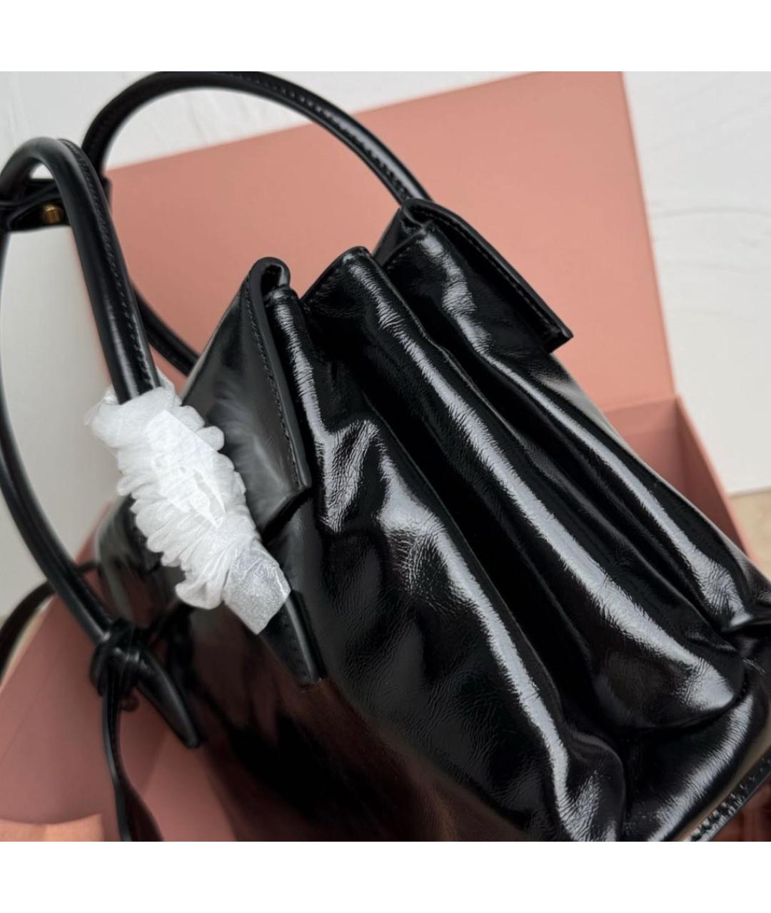 MIU MIU Черная сумка с короткими ручками из лакированной кожи, фото 7