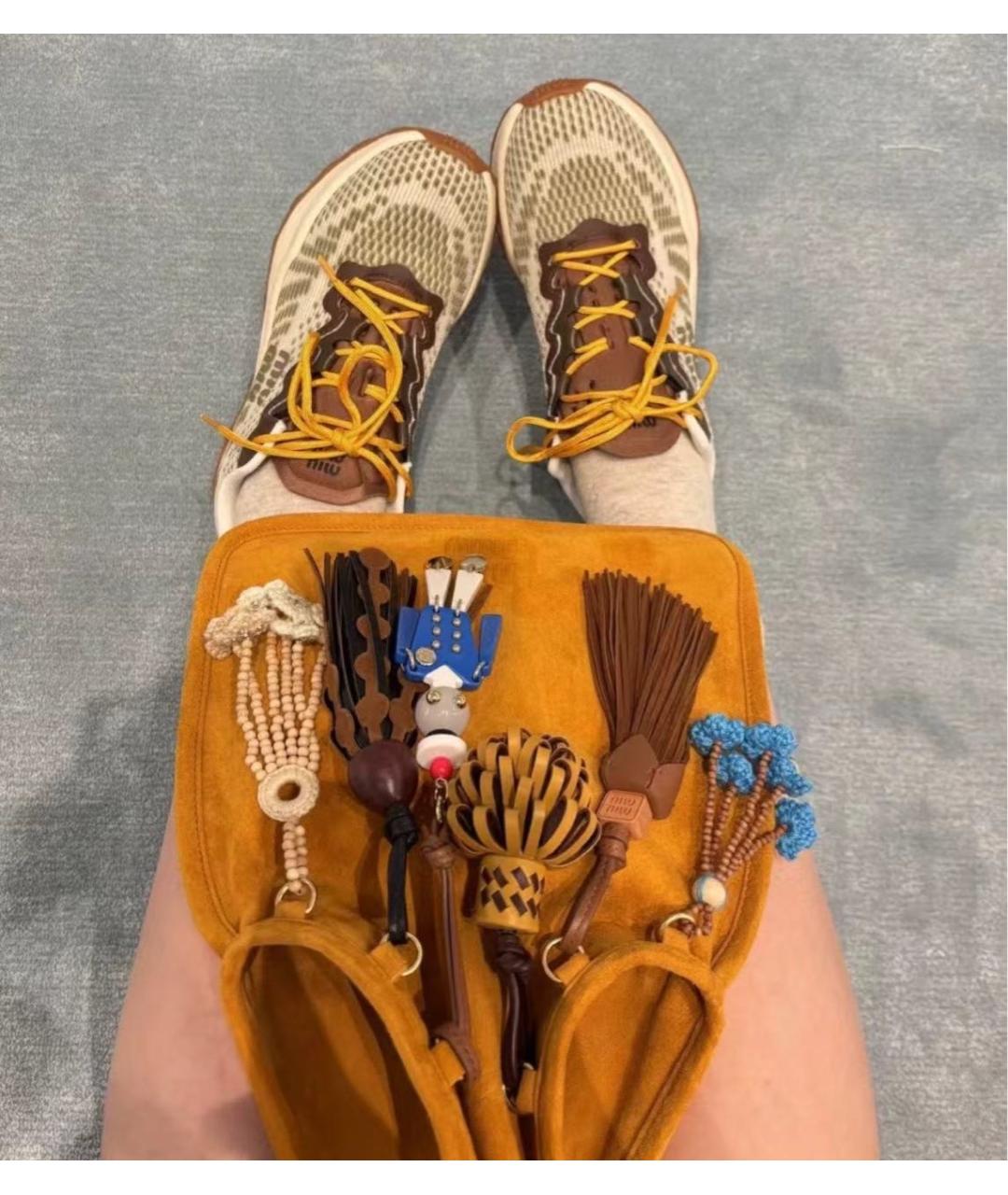 MIU MIU Желтая замшевая сумка с короткими ручками, фото 5