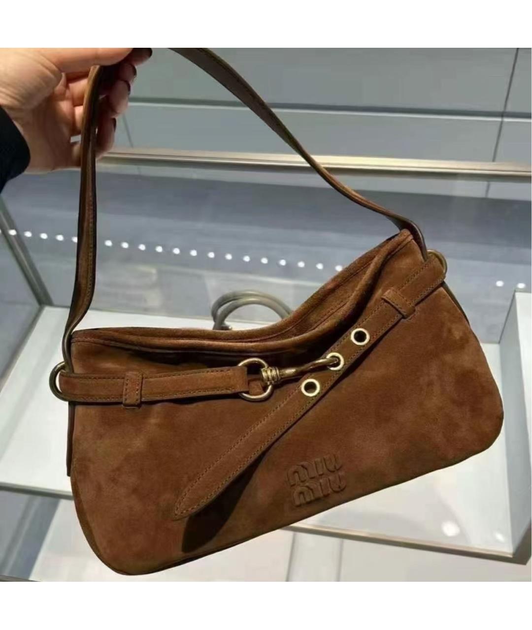 MIU MIU Коричневая замшевая сумка с короткими ручками, фото 6