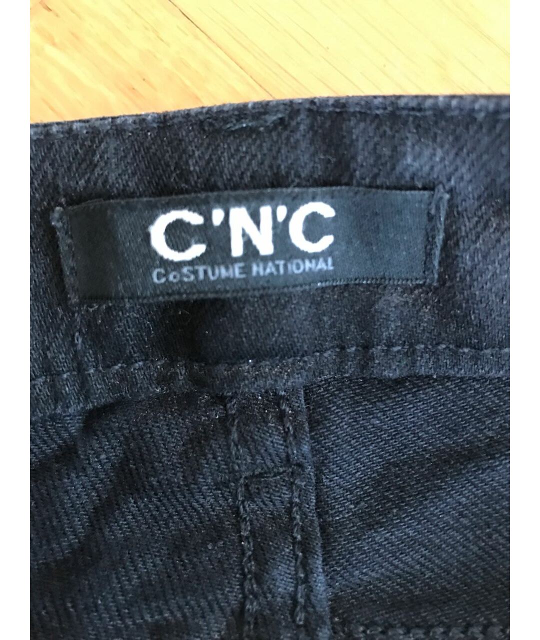 COSTUME NATIONAL Черные хлопко-эластановые прямые джинсы, фото 3