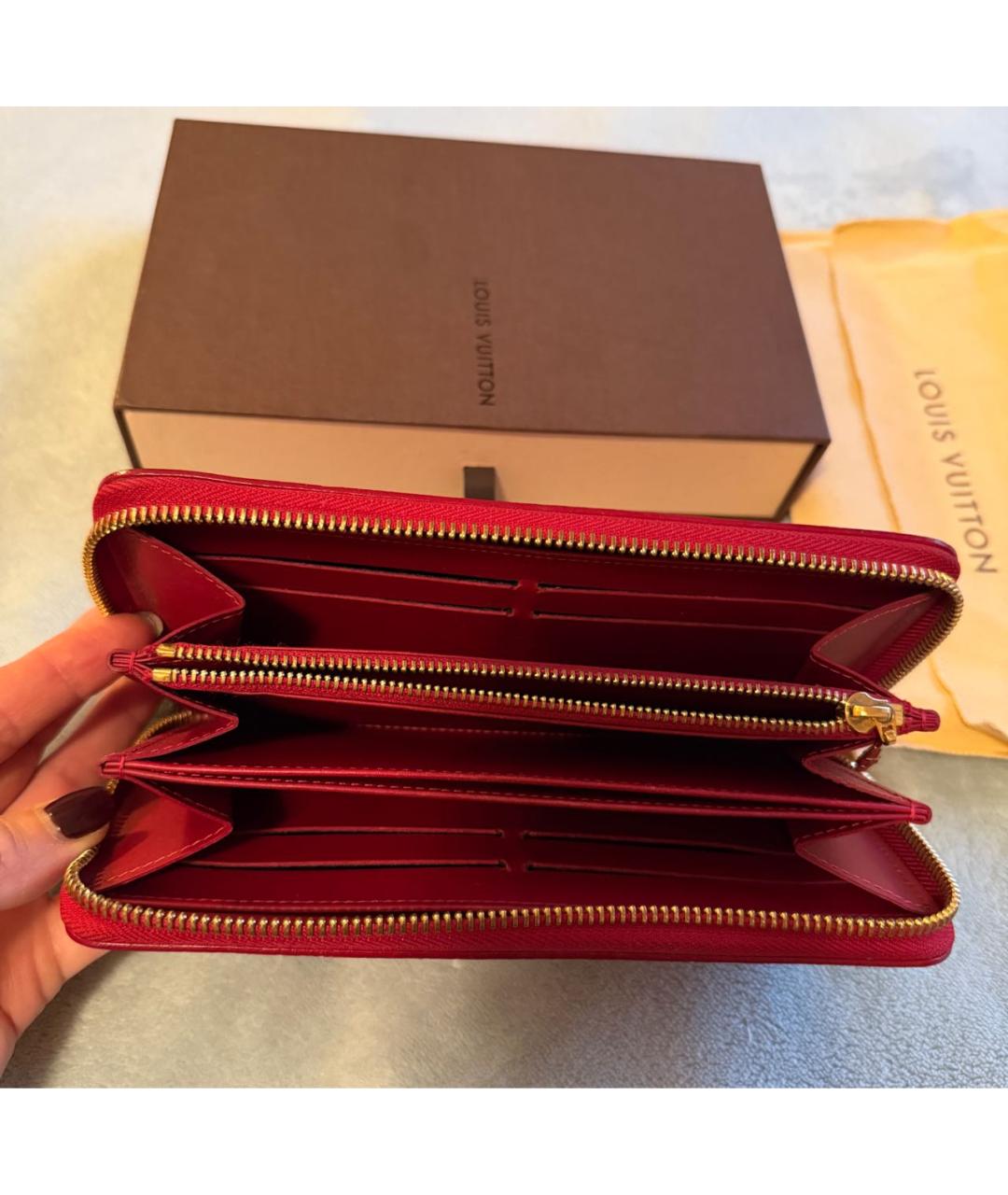 LOUIS VUITTON Бордовый кошелек из лакированной кожи, фото 4