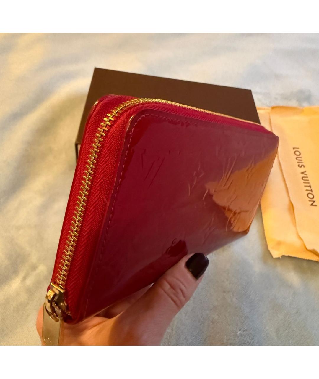 LOUIS VUITTON Бордовый кошелек из лакированной кожи, фото 2