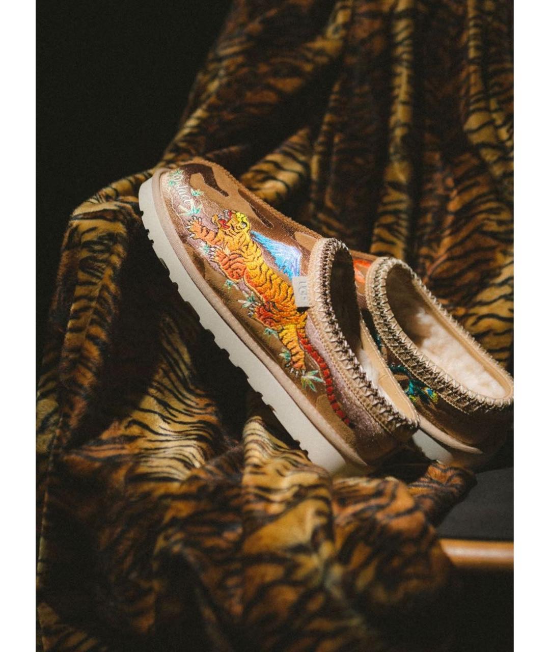 UGG AUSTRALIA Золотые замшевые мюли, фото 2