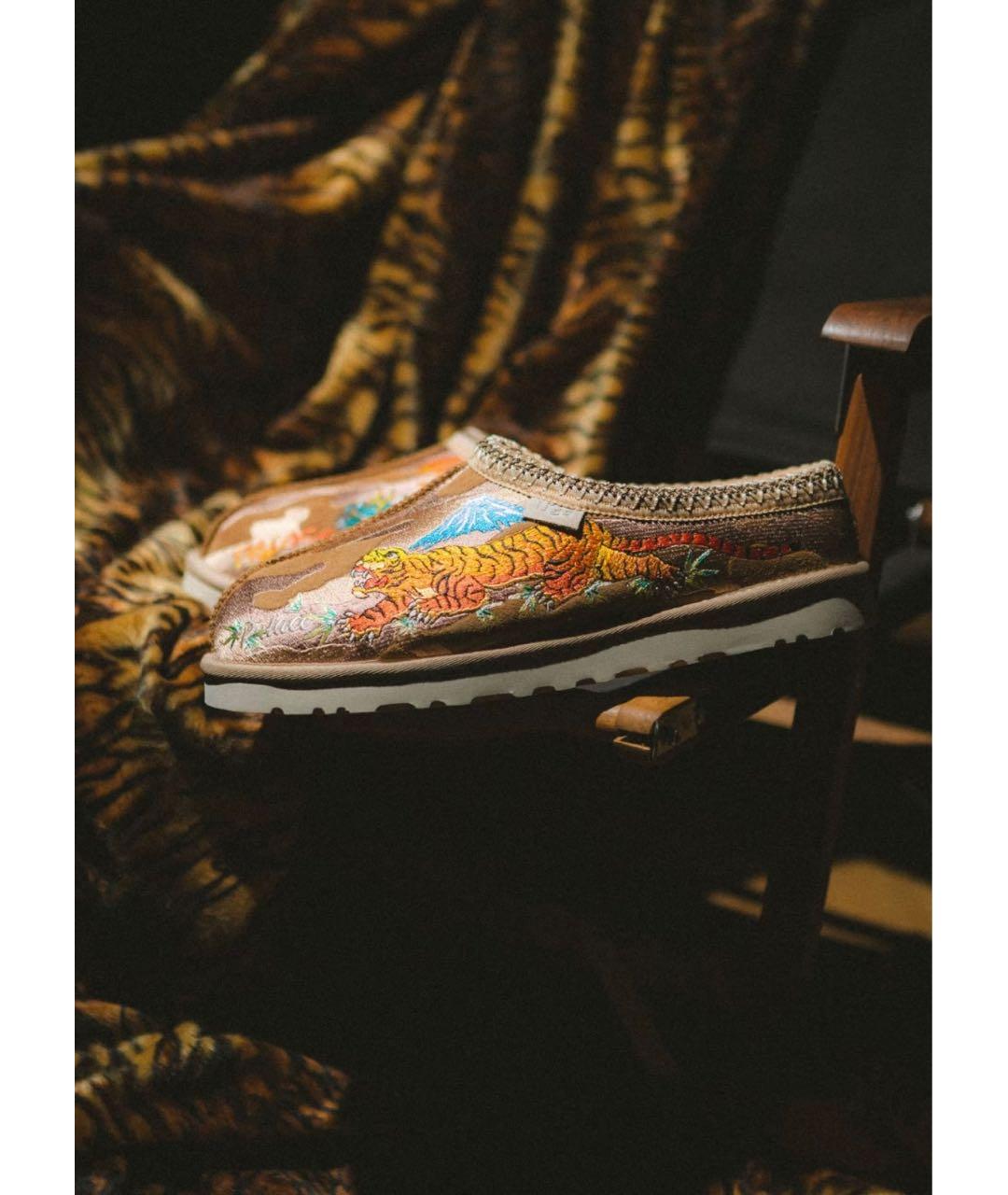 UGG AUSTRALIA Золотые замшевые мюли, фото 5