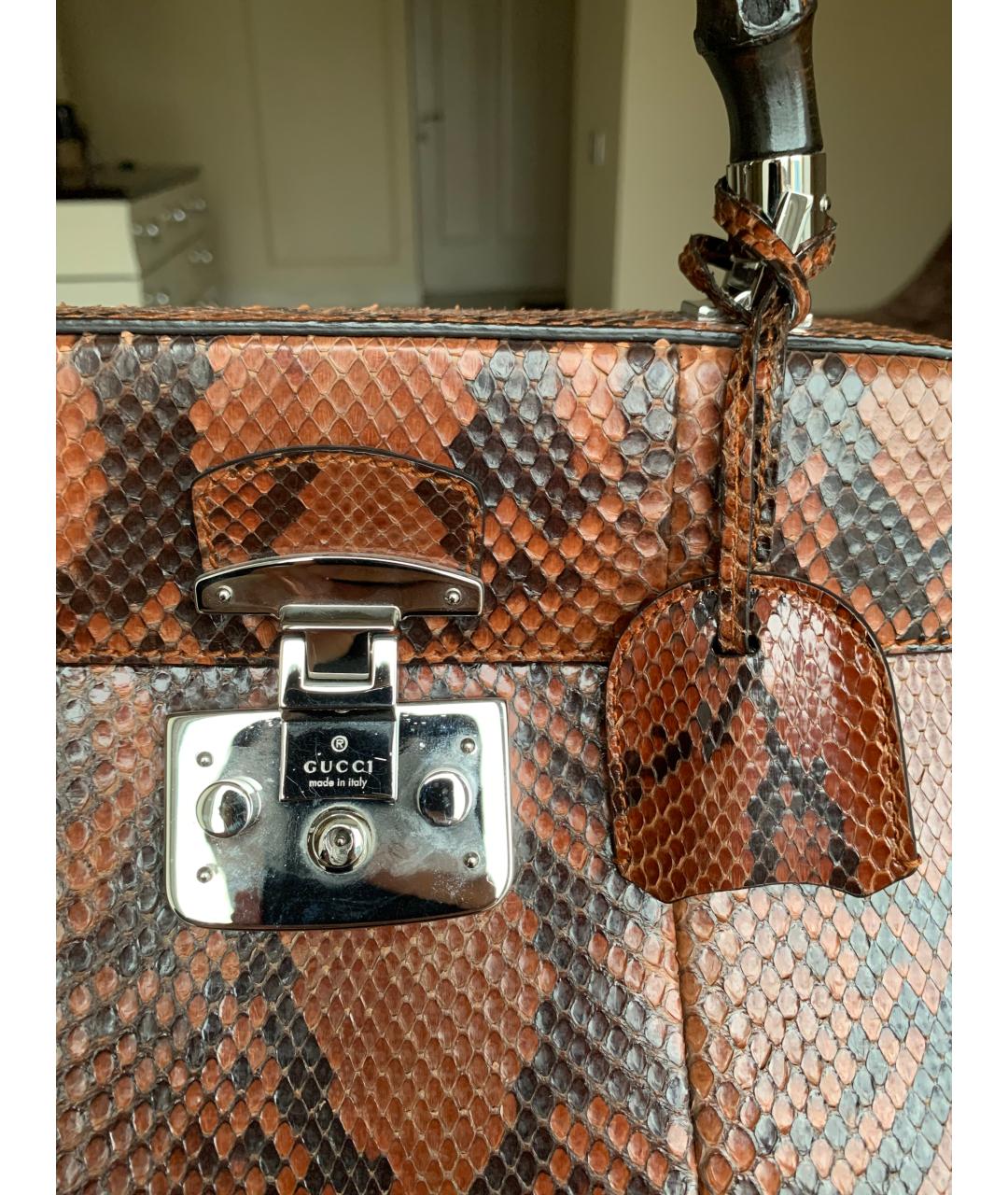 GUCCI Коричневая сумка с короткими ручками из экзотической кожи, фото 3