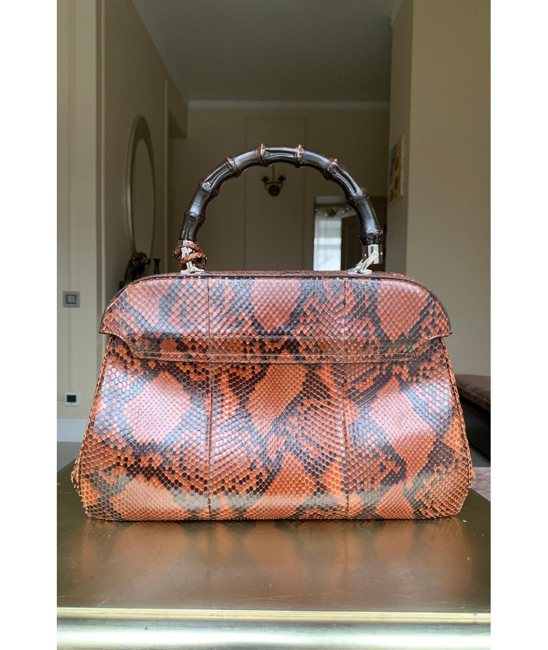 GUCCI Коричневая сумка с короткими ручками из экзотической кожи, фото 2