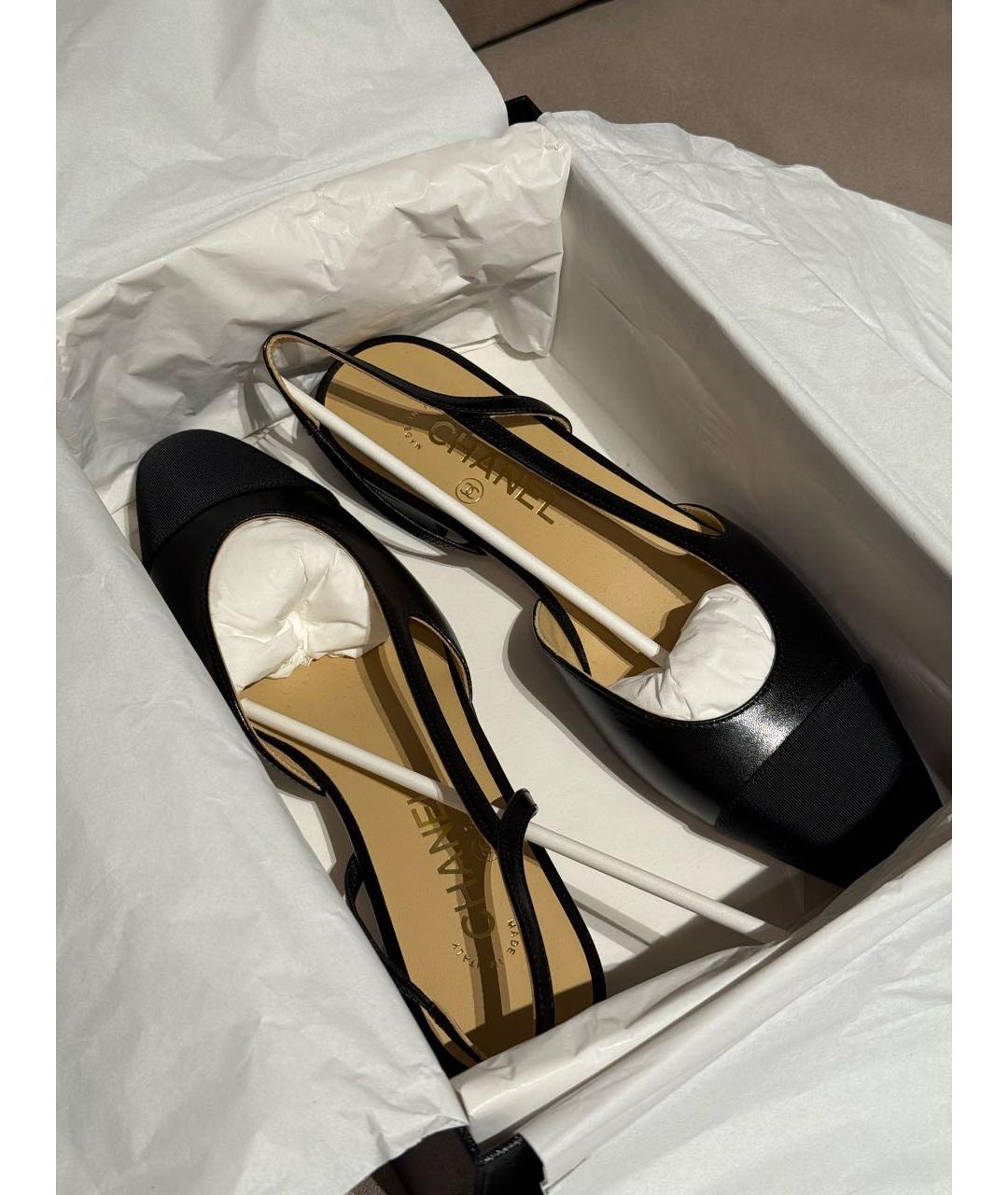 CHANEL Черные кожаные лодочки на низком каблуке, фото 2