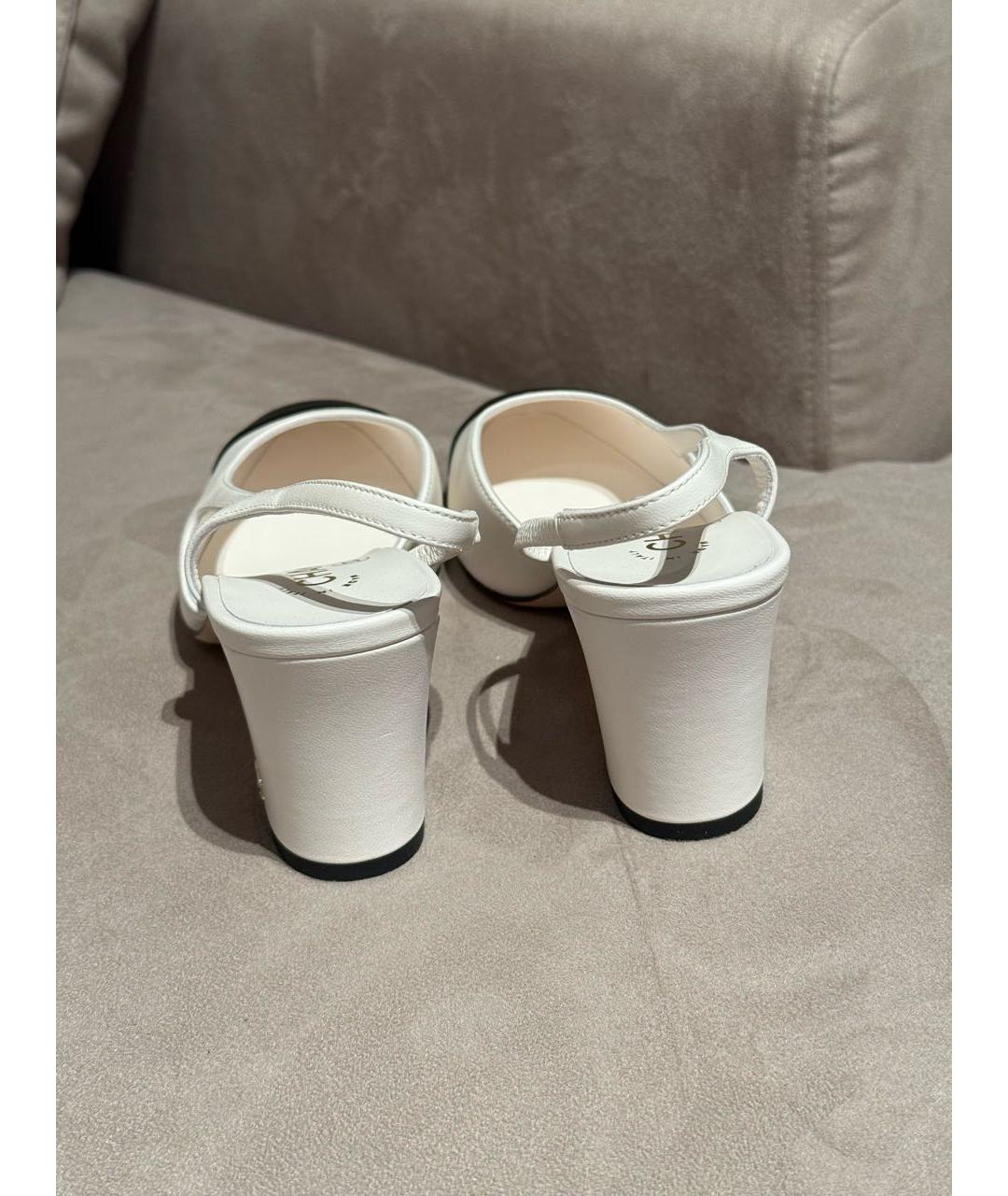 CHANEL Белые кожаные лодочки на низком каблуке, фото 2