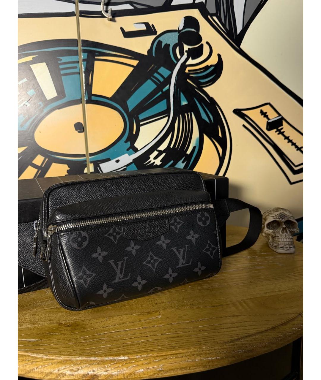 LOUIS VUITTON Черная кожаная барсетка, фото 6