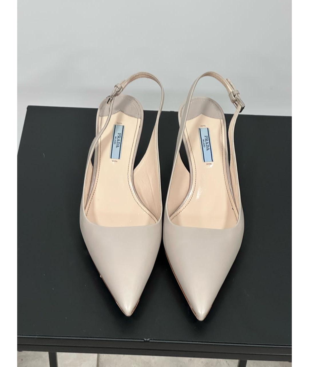 PRADA Бежевые кожаные лодочки на низком каблуке, фото 2