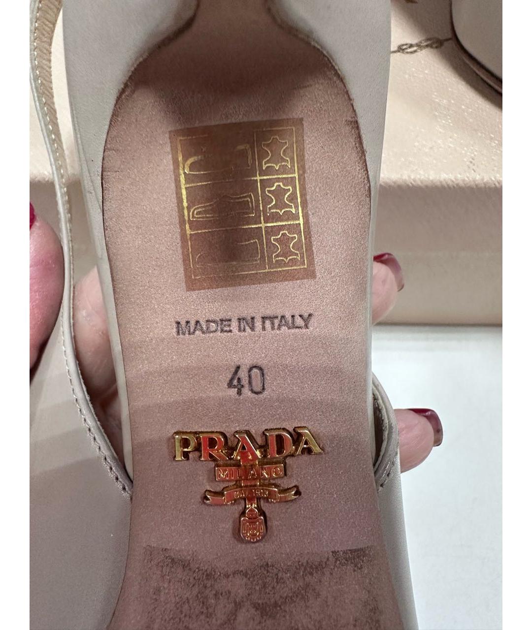 PRADA Бежевые кожаные лодочки на низком каблуке, фото 7