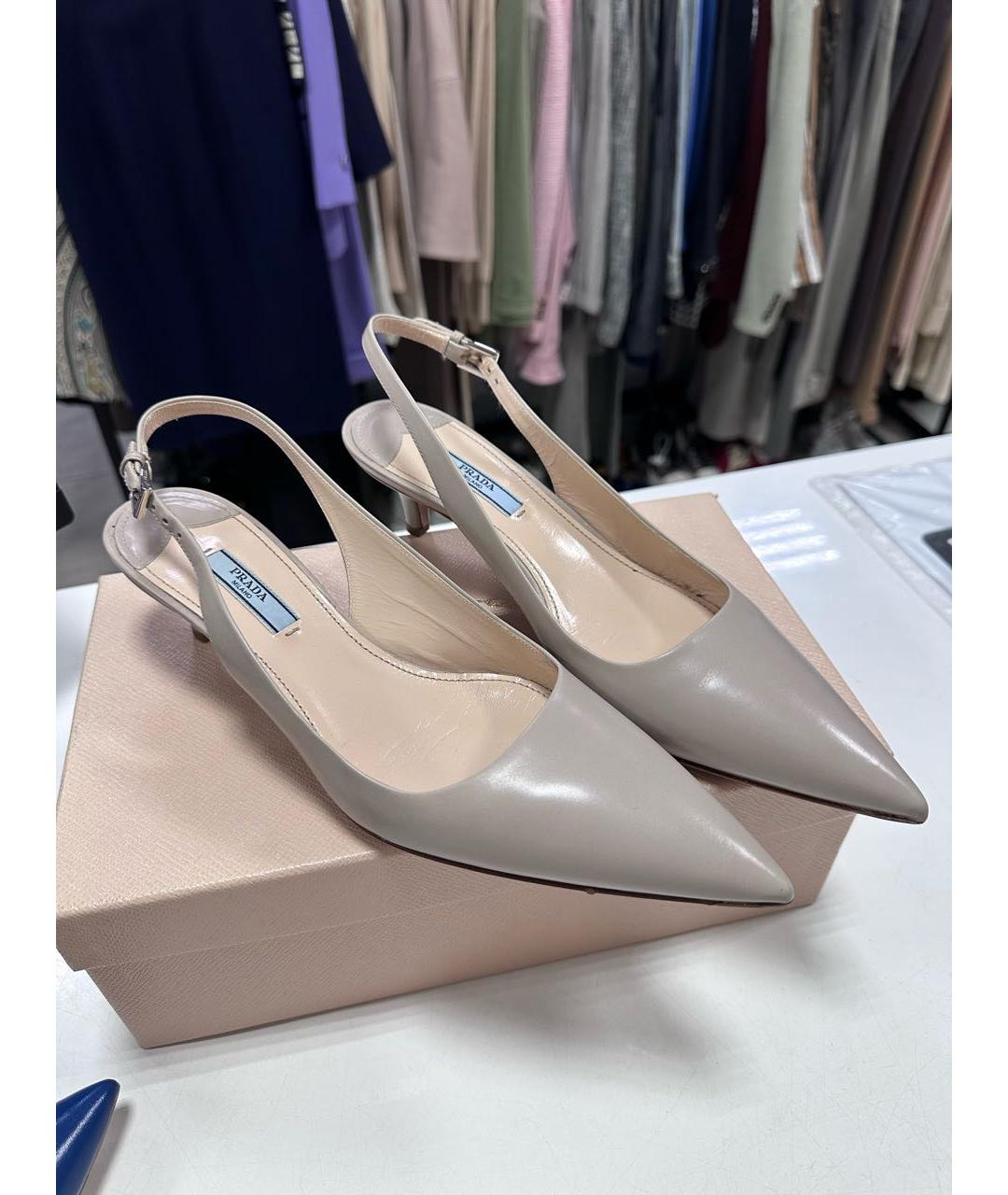 PRADA Бежевые кожаные лодочки на низком каблуке, фото 5