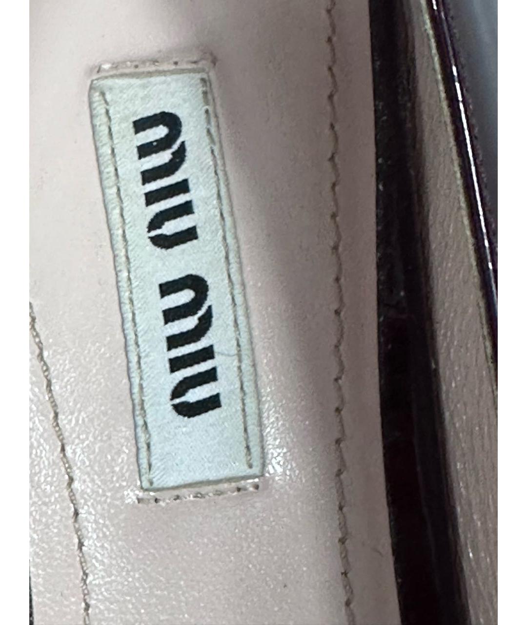 MIU MIU Бордовые лодочки на низком каблуке из лакированной кожи, фото 5