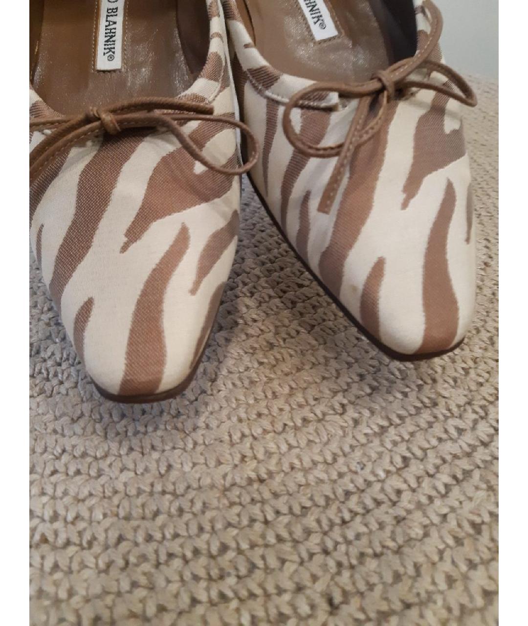 MANOLO BLAHNIK Бежевые текстильные балетки, фото 5