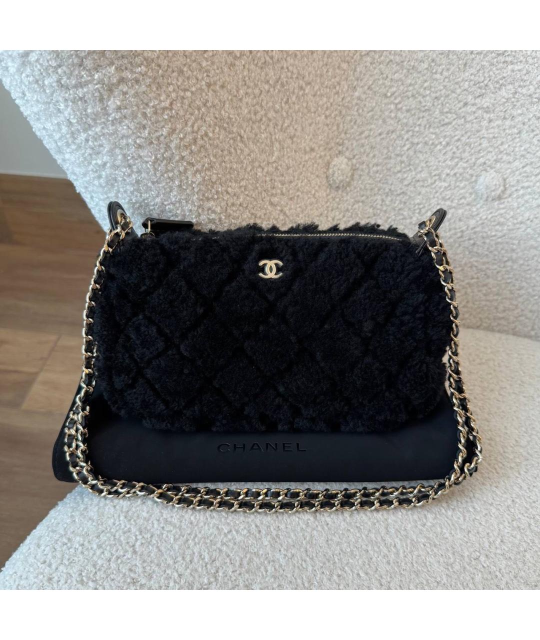 CHANEL Черная меховая сумка через плечо, фото 5