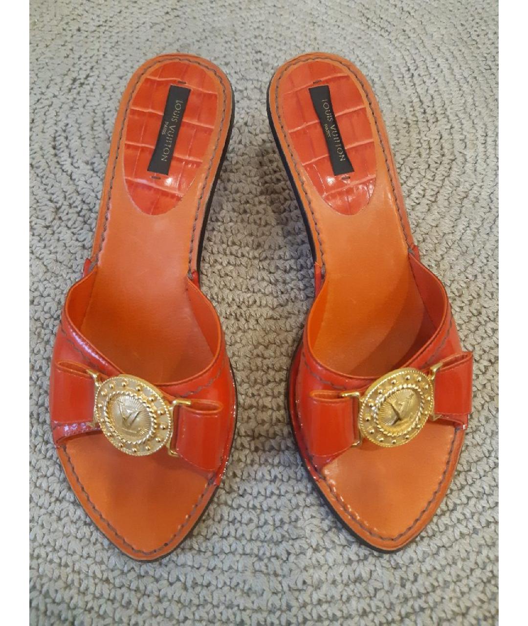 LOUIS VUITTON Красные кожаные мюли, фото 2