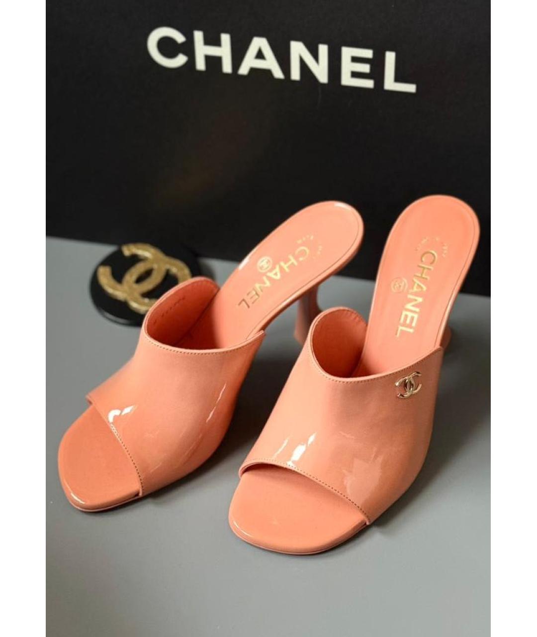 CHANEL Розовые мюли из лакированной кожи, фото 3