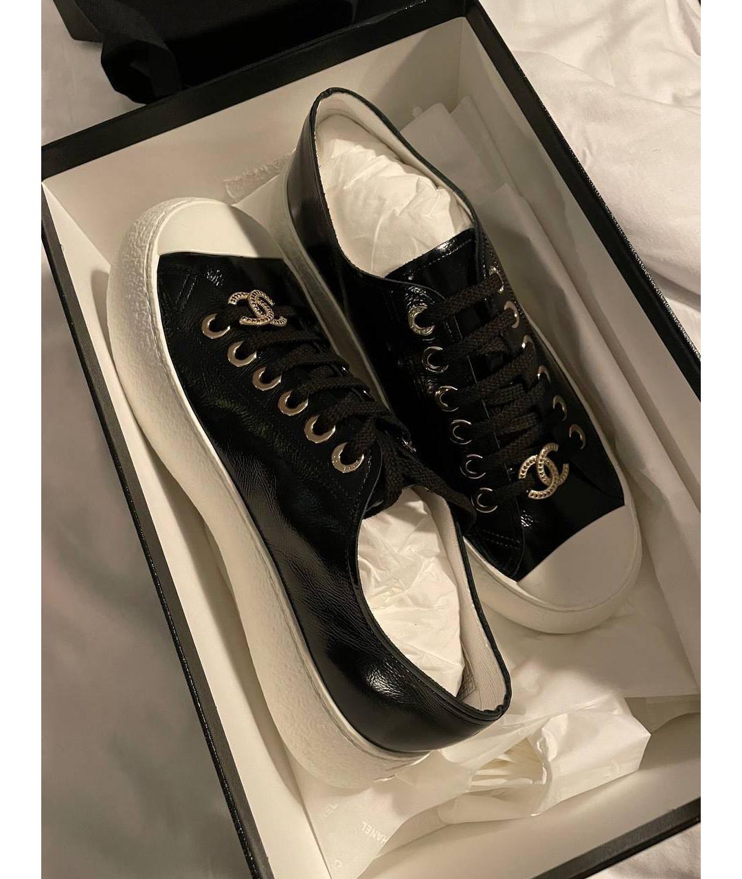 CHANEL Черные кеды из лакированной кожи, фото 4