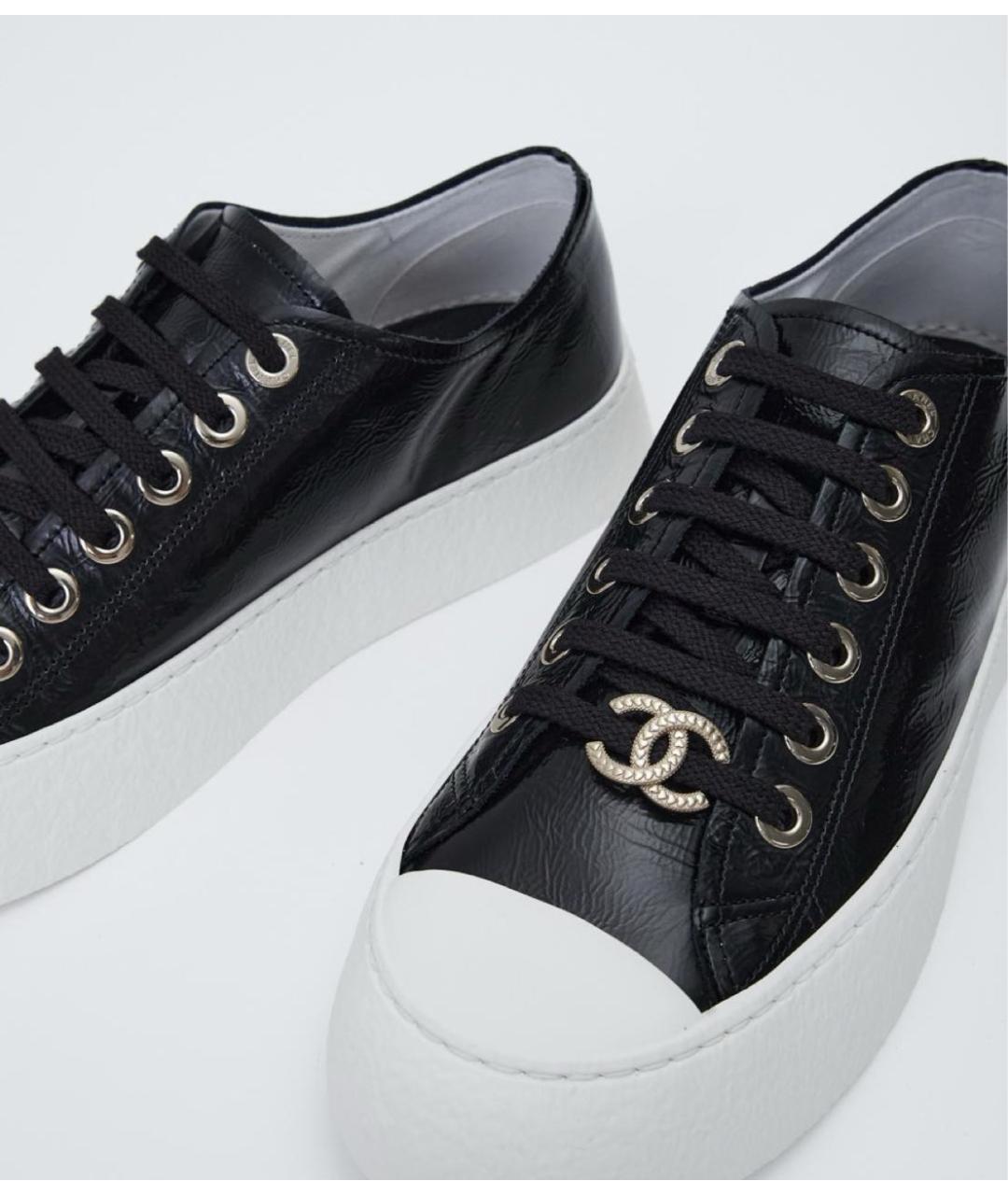 CHANEL Черные кеды из лакированной кожи, фото 2