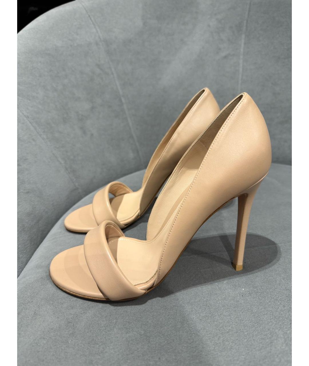 GIANVITO ROSSI Бежевые кожаные босоножки, фото 4