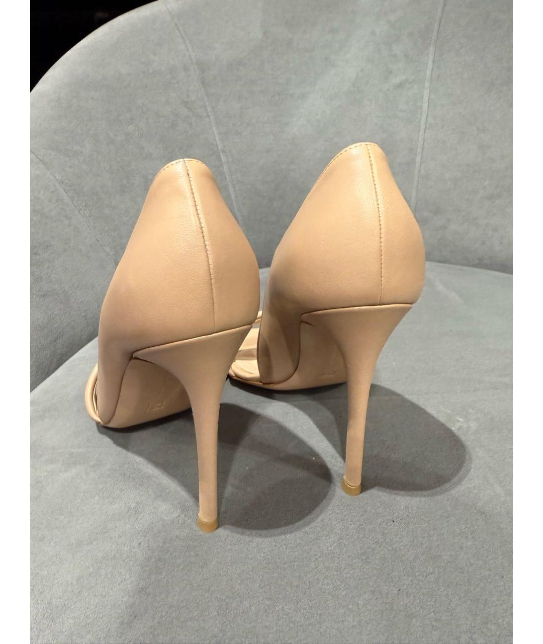 GIANVITO ROSSI Бежевые кожаные босоножки, фото 5