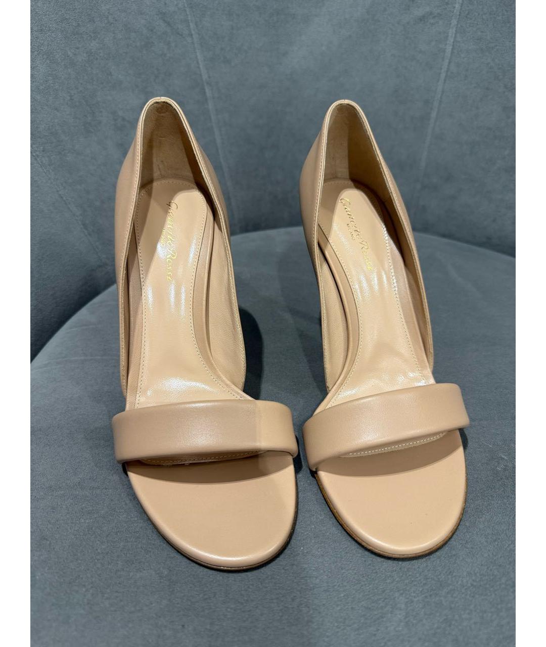 GIANVITO ROSSI Бежевые кожаные босоножки, фото 3