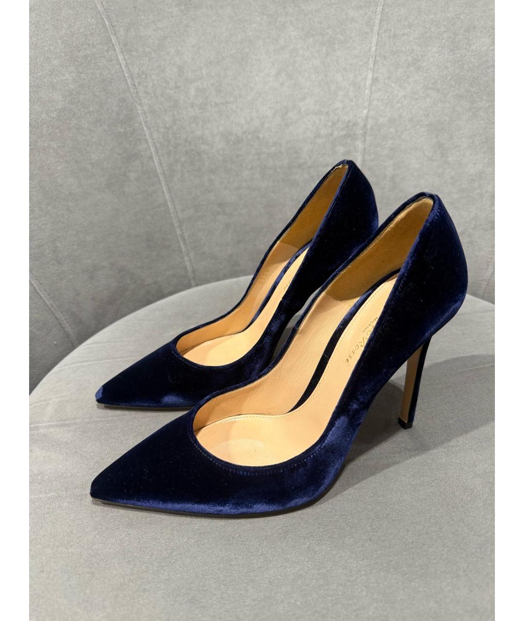 GIANVITO ROSSI Темно-синие бархатные туфли, фото 3
