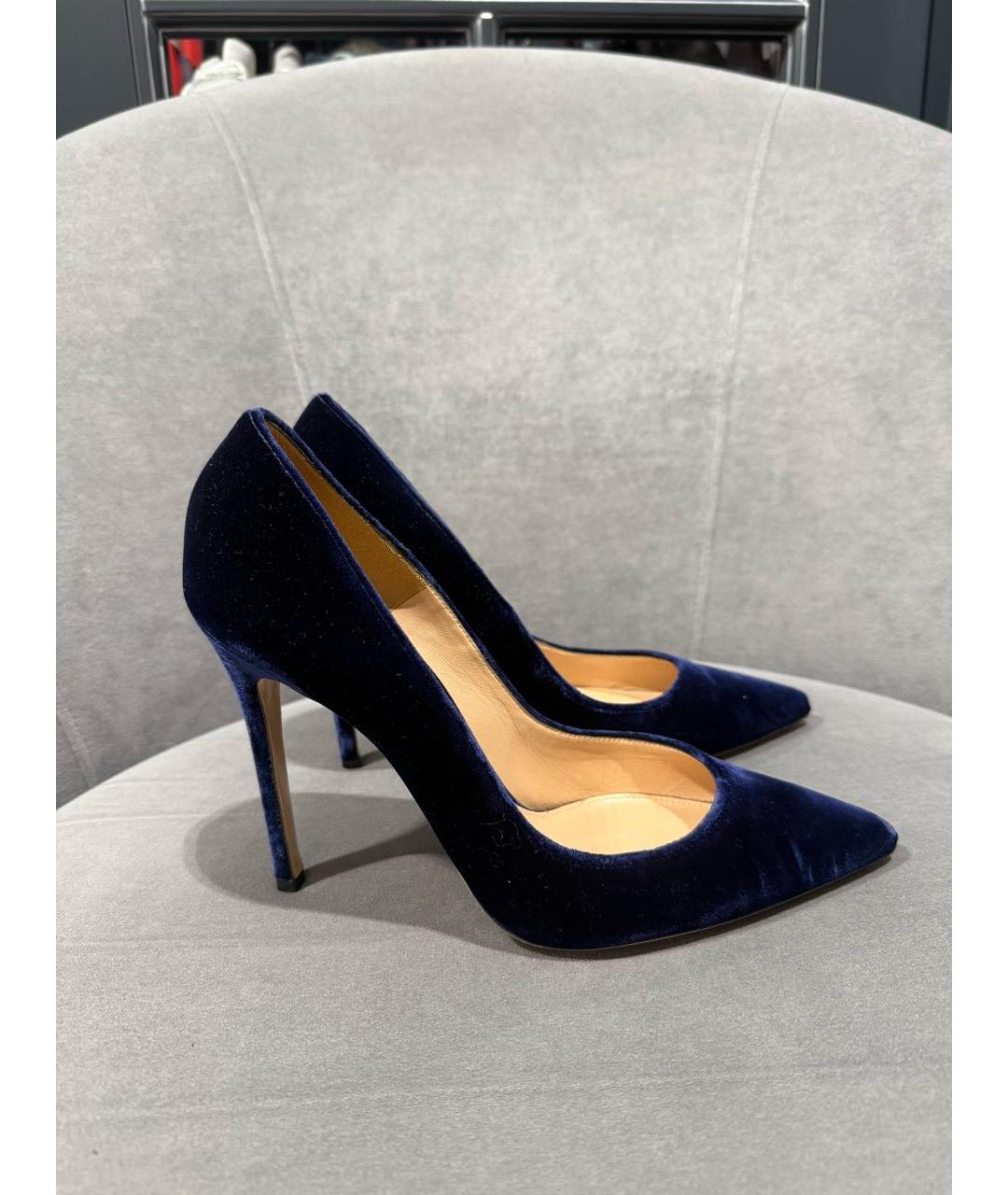 GIANVITO ROSSI Темно-синие бархатные туфли, фото 8