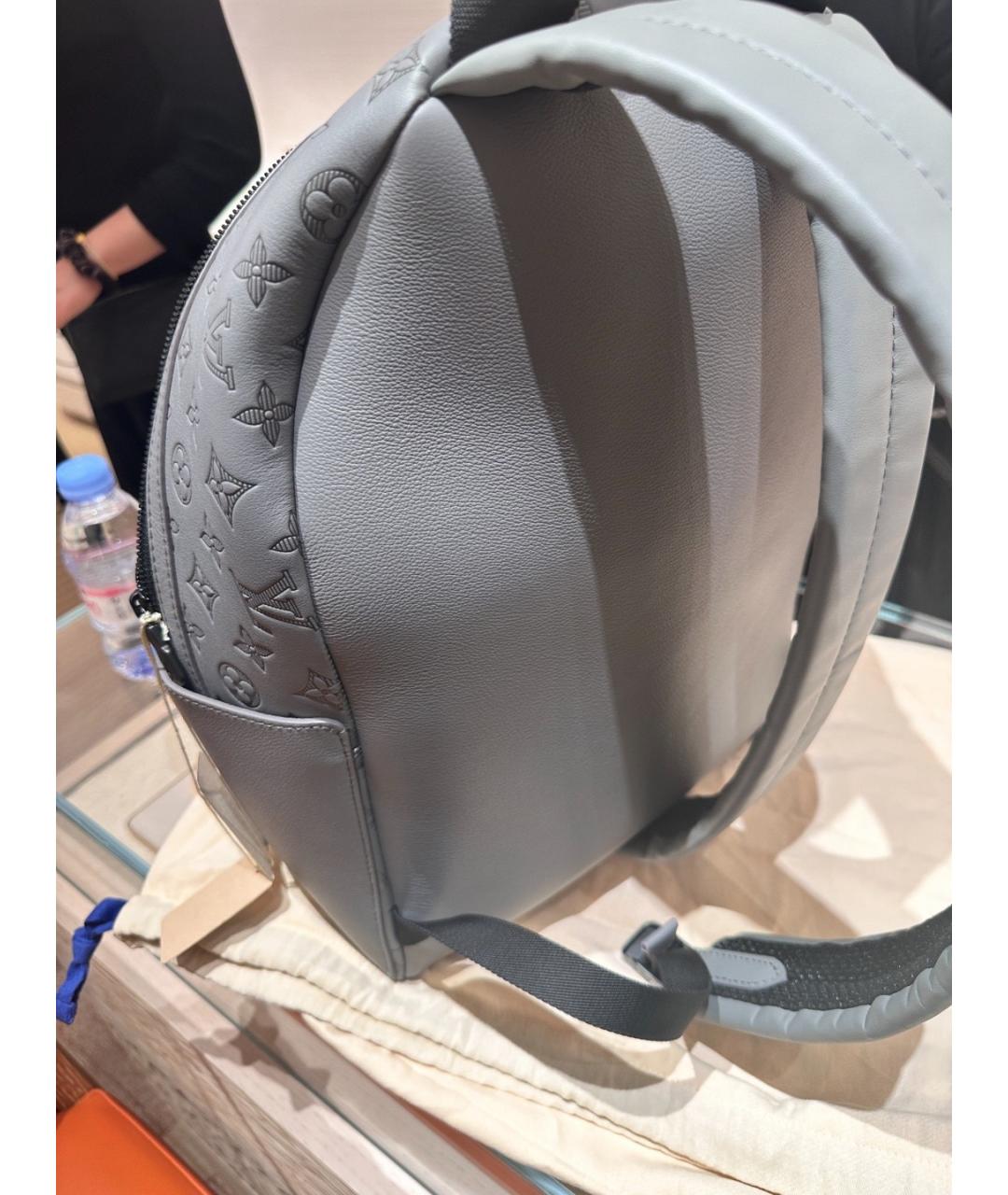 LOUIS VUITTON Серый рюкзак из искусственной кожи, фото 5