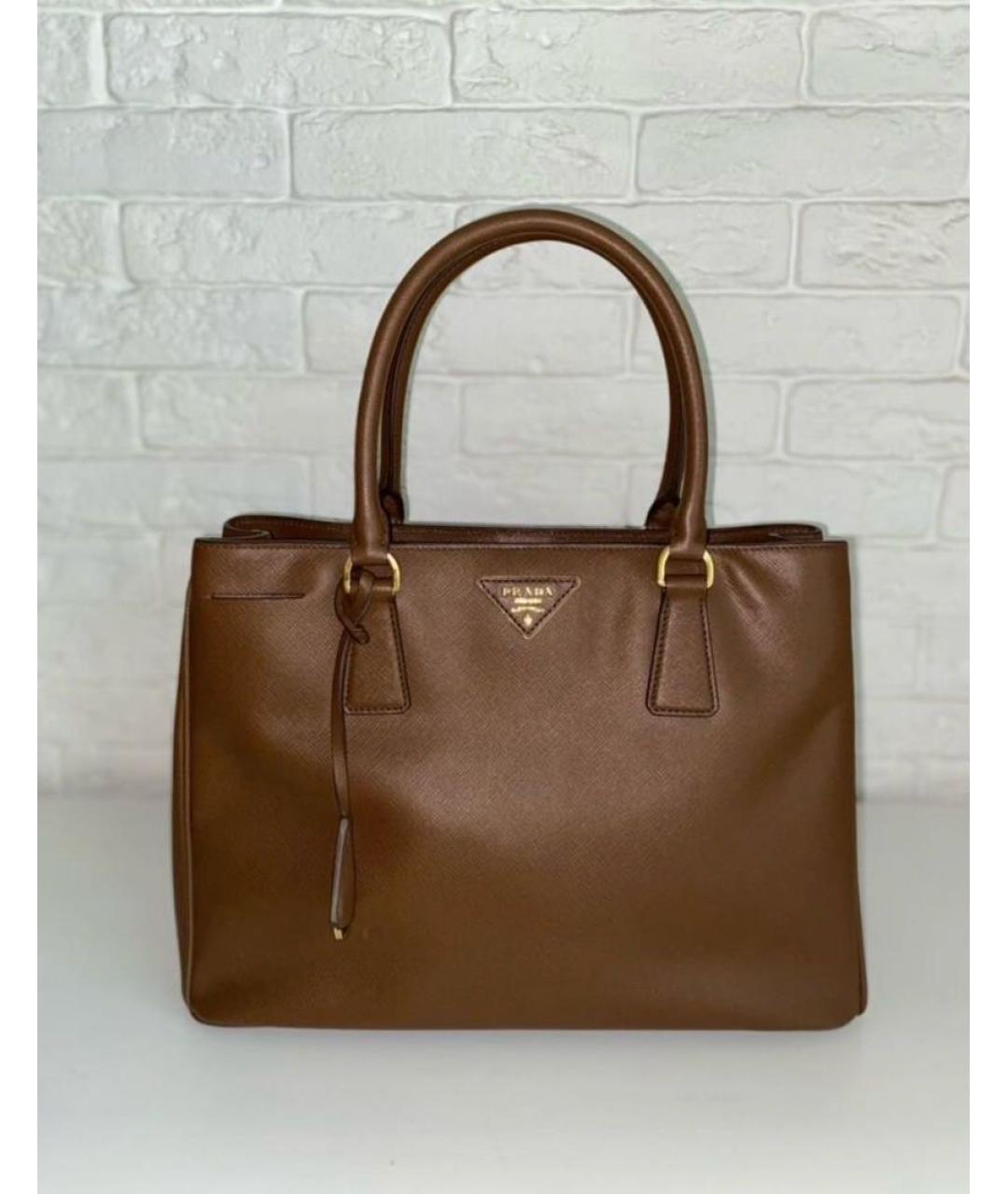 PRADA Коричневая кожаная сумка с короткими ручками, фото 2