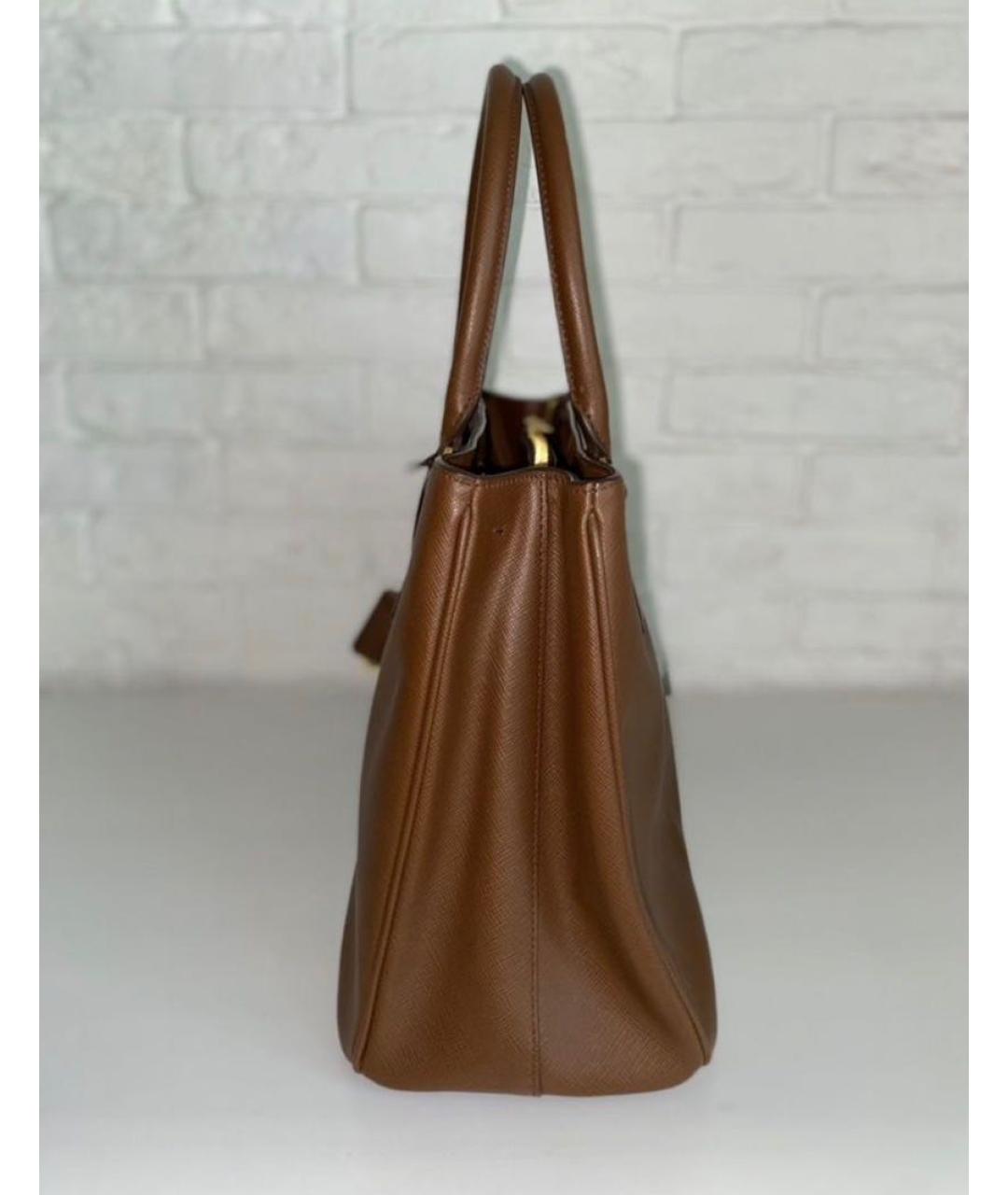 PRADA Коричневая кожаная сумка с короткими ручками, фото 3