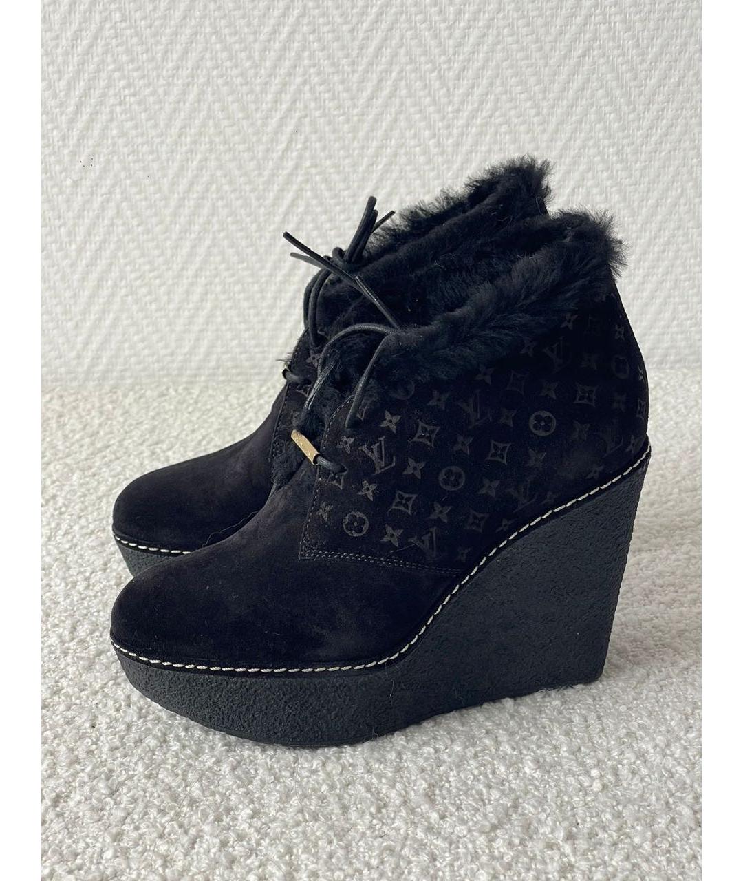LOUIS VUITTON Черные замшевые ботильоны, фото 3