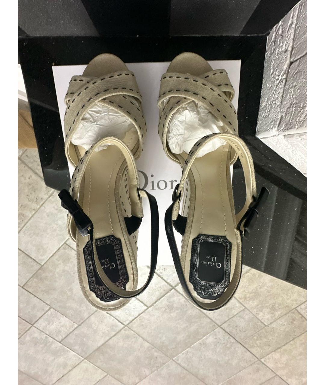 CHRISTIAN DIOR Бежевые текстильные босоножки, фото 3