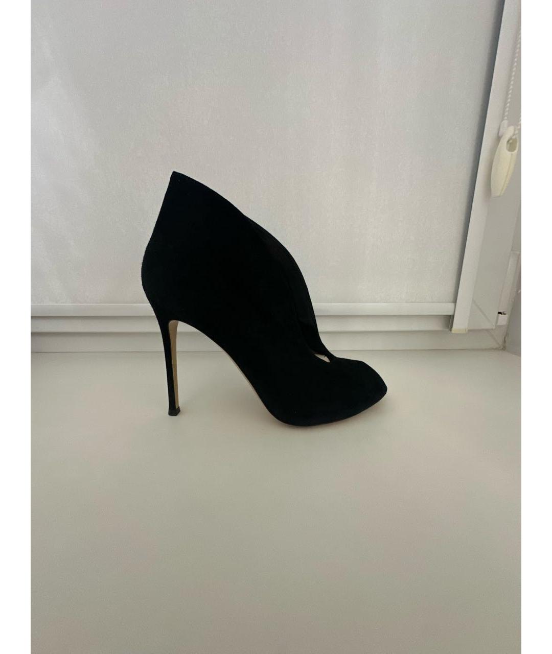 GIANVITO ROSSI Черные замшевые ботильоны, фото 6