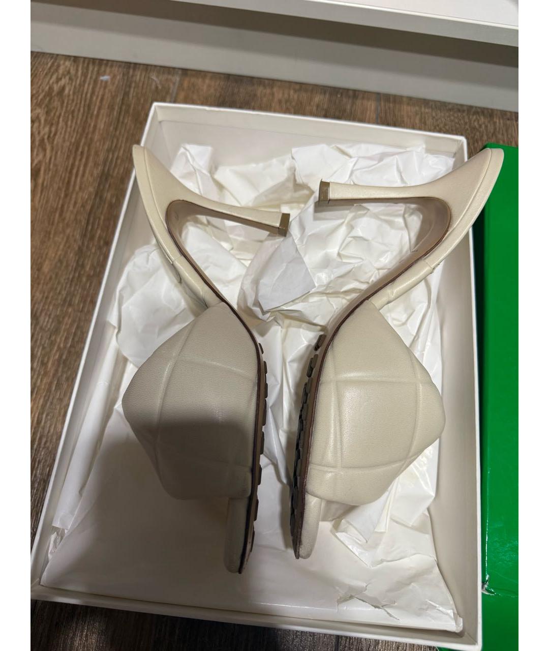 BOTTEGA VENETA Бежевые кожаные мюли, фото 6