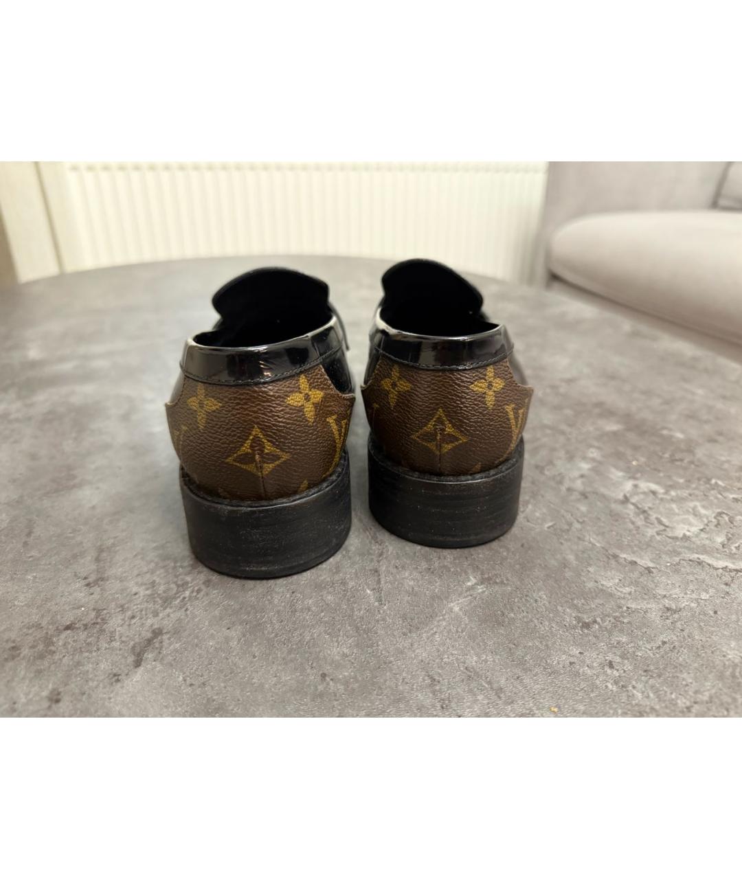 LOUIS VUITTON Черные лоферы из лакированной кожи, фото 4