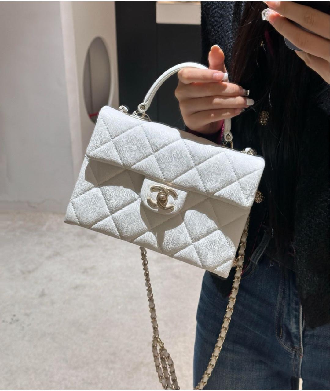 CHANEL Белая кожаная сумка с короткими ручками, фото 2