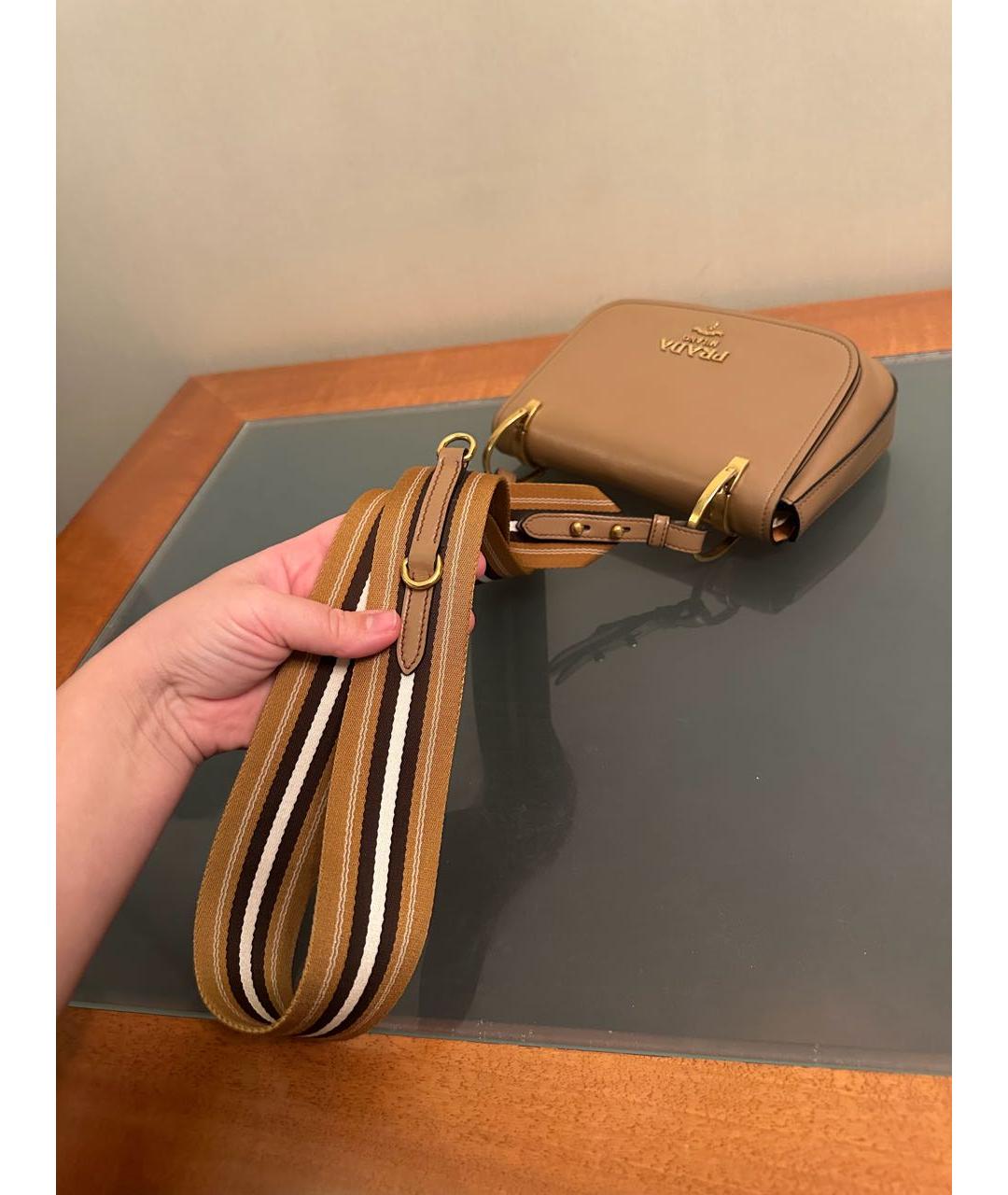 PRADA Бежевая кожаная сумка через плечо, фото 6