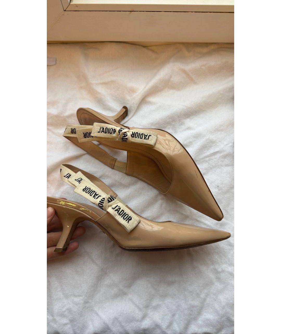 CHRISTIAN DIOR Бежевые туфли из лакированной кожи, фото 4