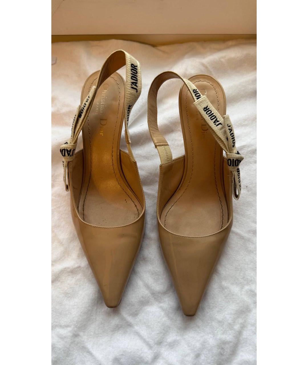 CHRISTIAN DIOR Бежевые туфли из лакированной кожи, фото 2