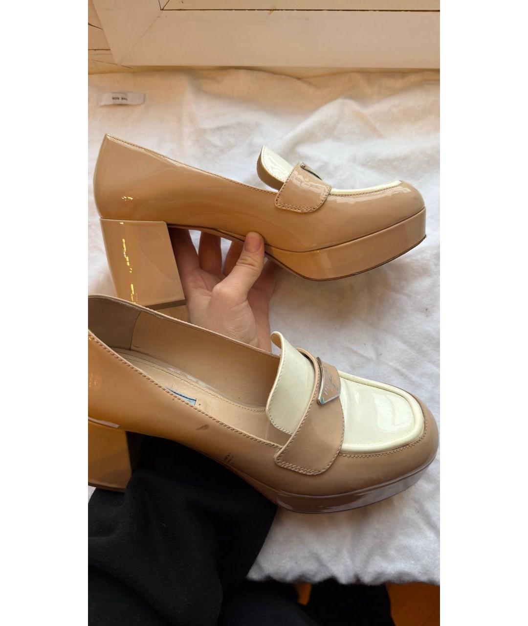 PRADA Бежевые туфли из лакированной кожи, фото 2